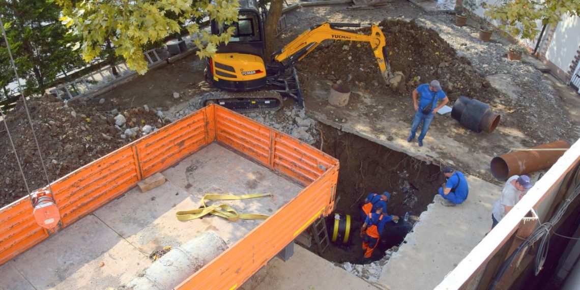 На поврежденном водоводе в Сочи начались сварочные работы