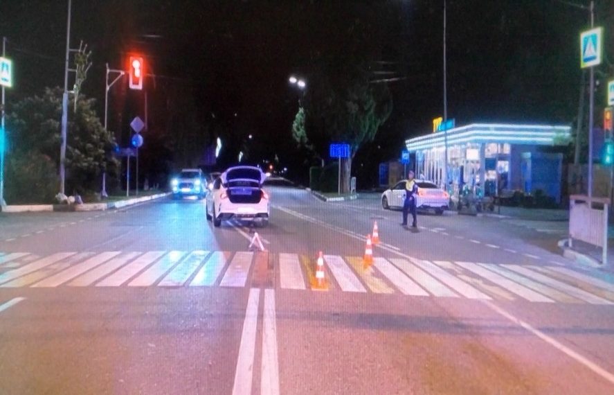 В Сочи иномарка сбила пьяного 46-летнего мужчину