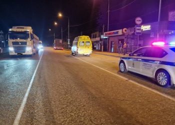 На Кубани грузовик сбил 24-летнего парня