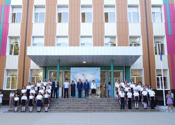 В Лазаревском районе Сочи после капремонта открыли школу №80