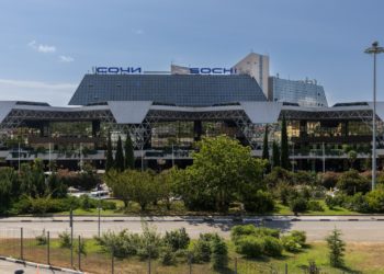 В аэропорту Сочи скопились большие очереди из-за сбоя в системе Leonardo