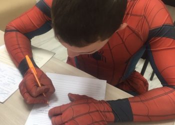 В Анапе парень в костюме человека-паука для спасения мира пошел на преступление