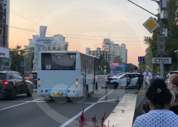 В Сочи в ДТП с автобусом 30 сентября пострадал водитель легковушки