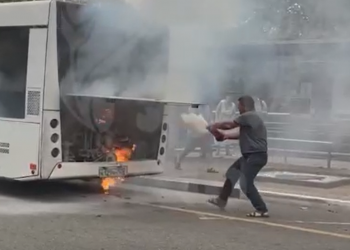 Автобус с пассажирами вспыхнул на ходу в центре Сочи