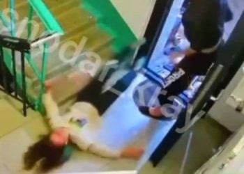 На Кубани мать вышвырнула дочь из квартиры: девочка ударилась головой