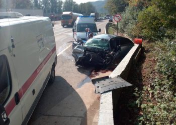В ДТП с грузовиками и микроавтобусом погибли водитель и пассажирка Kia