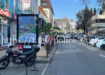 В Сочи мотоциклист сбил 11-летнюю девочку