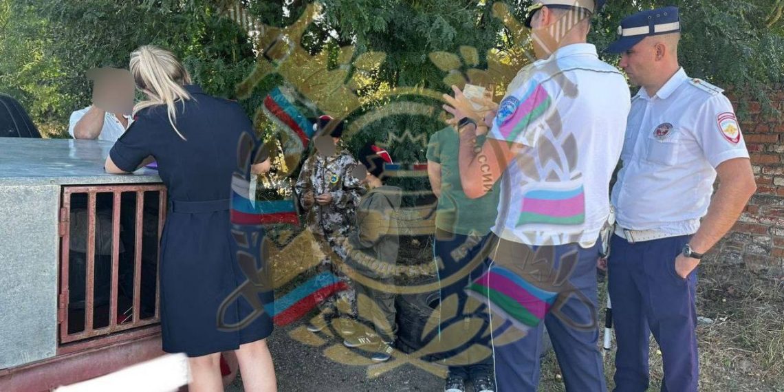 Жительница Кубани возила детей в прицепе за плохое поведение