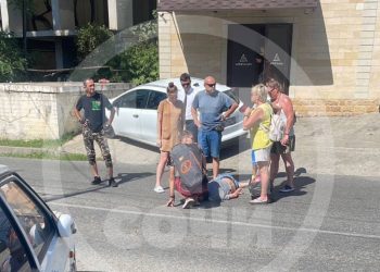 В Сочи водитель мопеда сбил человека и скрылся