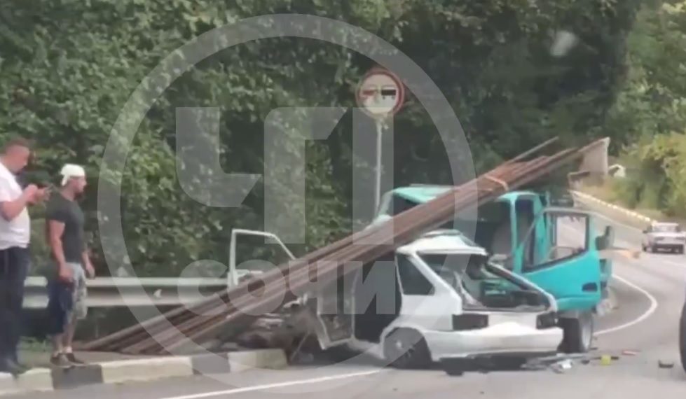 В ДТП с грузовиком в Сочи погиб водитель «Лады»