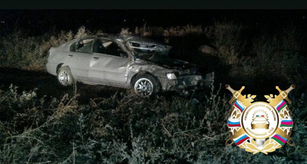 В Анапе опрокинулся Nissan: пострадали два человека