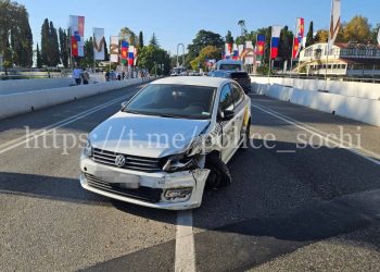 В ДТП с автобусом в Сочи пострадала пассажирка