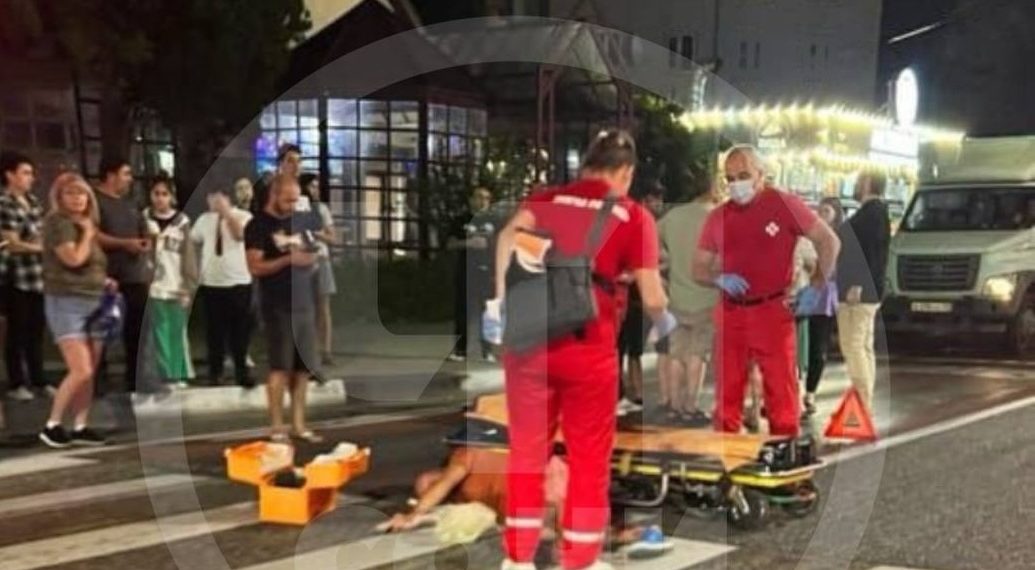 В Сочи Skoda сбила пешехода на зебре