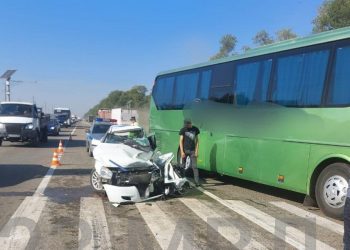 В ДТП с двумя легковушками и автобусом на Кубани погиб водитель «Лады»