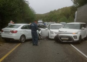 В массовом ДТП на Кубани пострадали пять человек