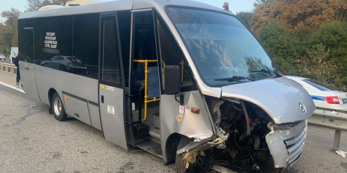 В ДТП с «Ягуаром» на Кубани пострадал пассажир автобуса