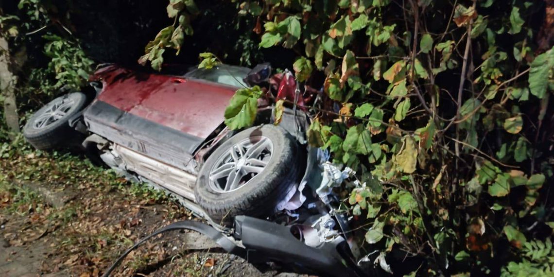 На Кубани женщина на Nissan врезалась в грузовик и погибла