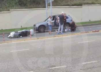 В Сочи автомобиль сбил человека на скутере