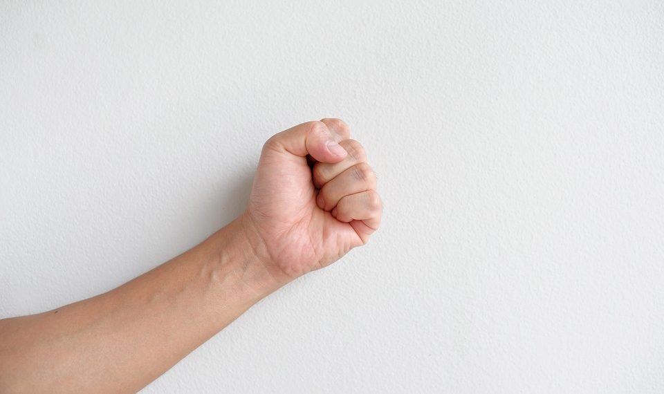 В Сочи толпа из 15-20 человек избила мужчину: полиция проводит проверку