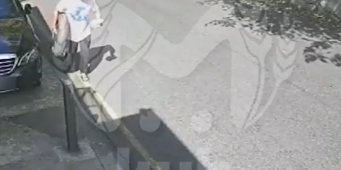 В Сочи мужчина, укравший запаску от «Мерседеса», попал на видео