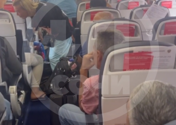 Пассажиров рейса «Анталья — Сочи» больше часа не выпускали из самолета