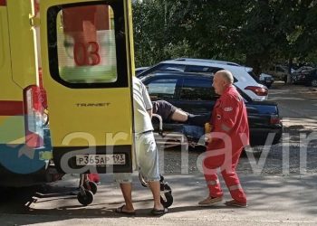 В Армавире мужчина провалился в люк и попал в больницу