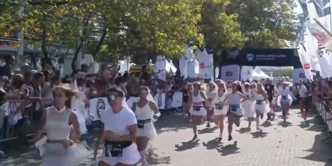 В Геленджике 30 сентября прошел забег невест