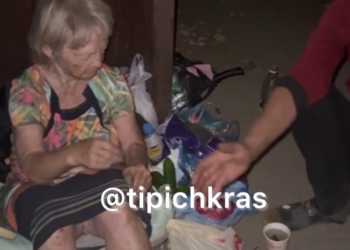 В Краснодаре дочь отобрала у матери документы и выгнала из квартиры