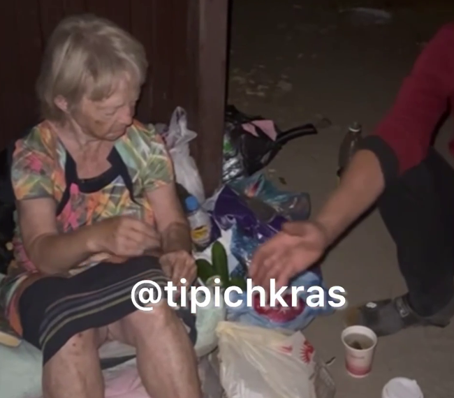 В Краснодаре дочь отобрала у матери документы и выгнала из квартиры