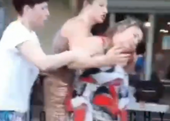 Нетрезвая женщина устроила переполох в кафе Сочи и пыталась уехать на авто