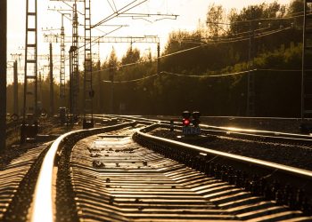 В Сочи электричка насмерть сбила мужчину в наушниках