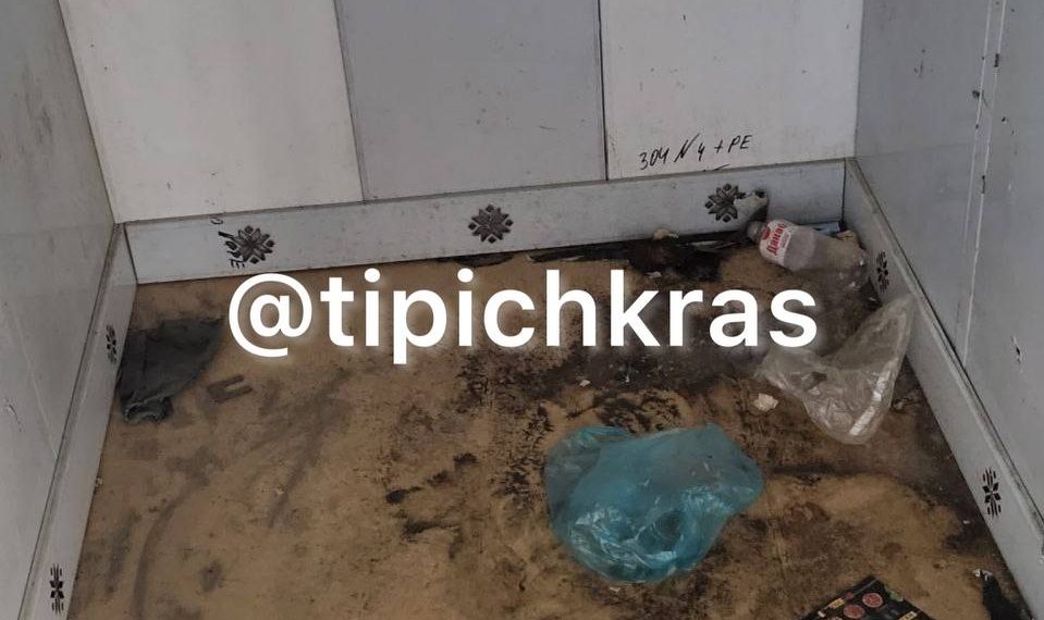 В Краснодаре лифты в подземном переходе на Московской превратили в свинарник