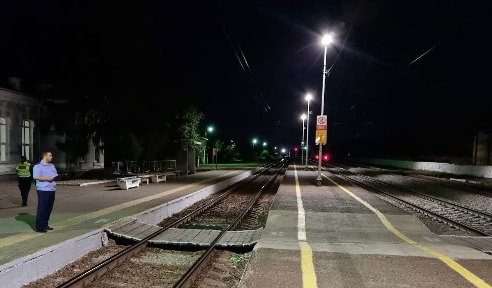 На Кубани поезд сбил 17-летнего велосипедиста в наушниках