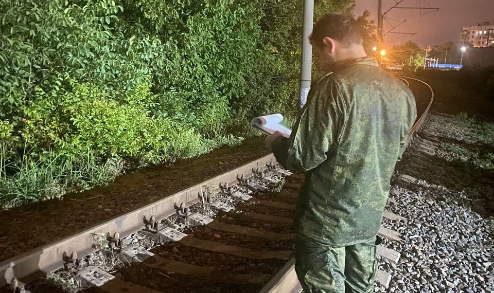 В Краснодаре 14-летний подросток погиб от удара током на путях