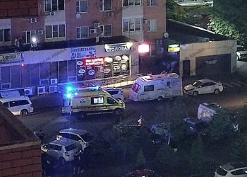 В Краснодаре женщина выпала с 8-9 этажа