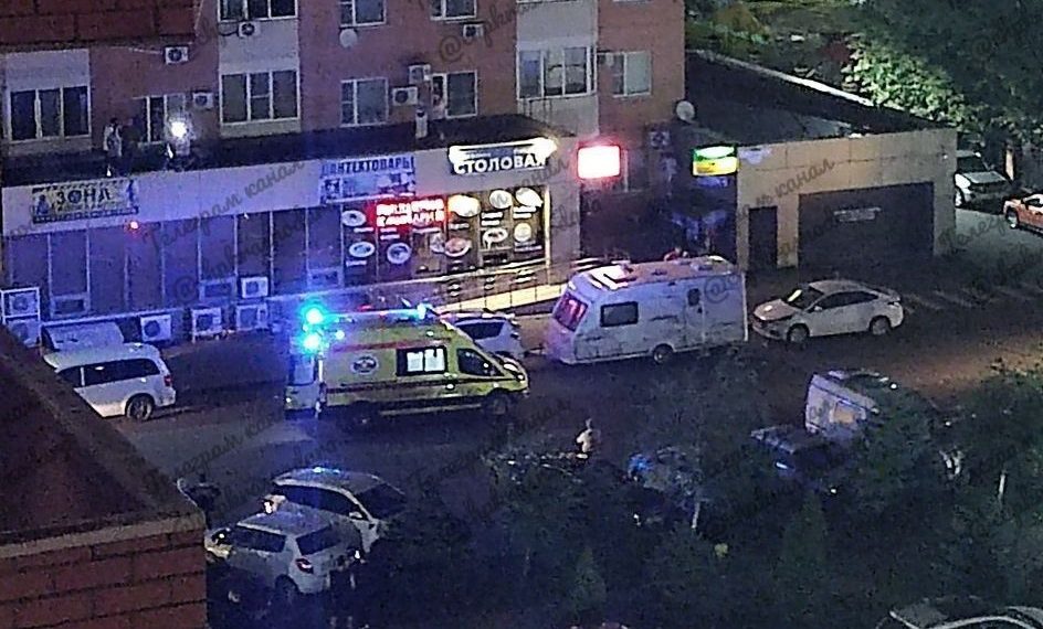 В Краснодаре женщина выпала с 8-9 этажа