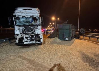 В ДТП на федеральной трассе на Кубани пострадал водитель фуры