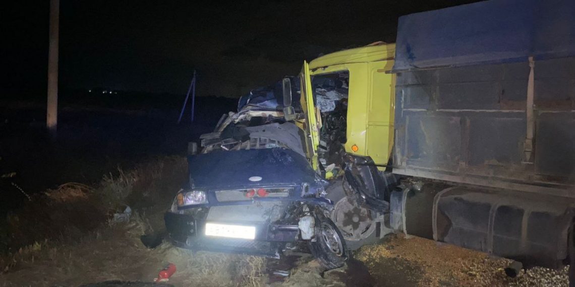 В ДТП с КамАЗом и иномаркой на Кубани пострадали четыре человека