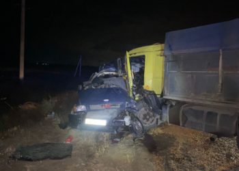 В ДТП с КамАЗом и иномаркой на Кубани пострадали четыре человека