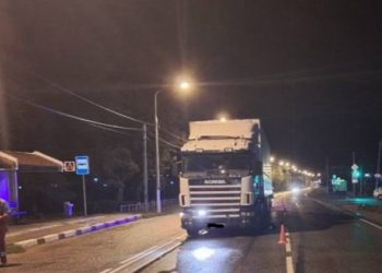 В Краснодарском крае фура Scania насмерть сбила мужчину