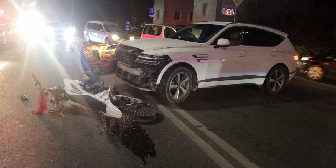 В Новороссийске Hyundai без номеров сбил 17-летнего мотоциклиста