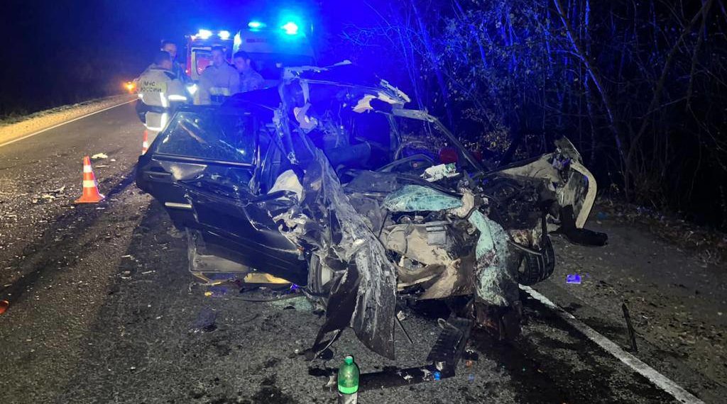 В ДТП с трактором на Кубани погиб пассажир легковушки