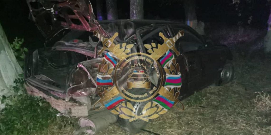 В ДТП с врезавшимся в дерево Hyundai на Кубани пострадали двое подростков