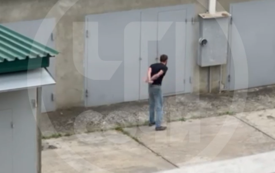 В Сочи мужчина представил себя птицей и пытался взлететь