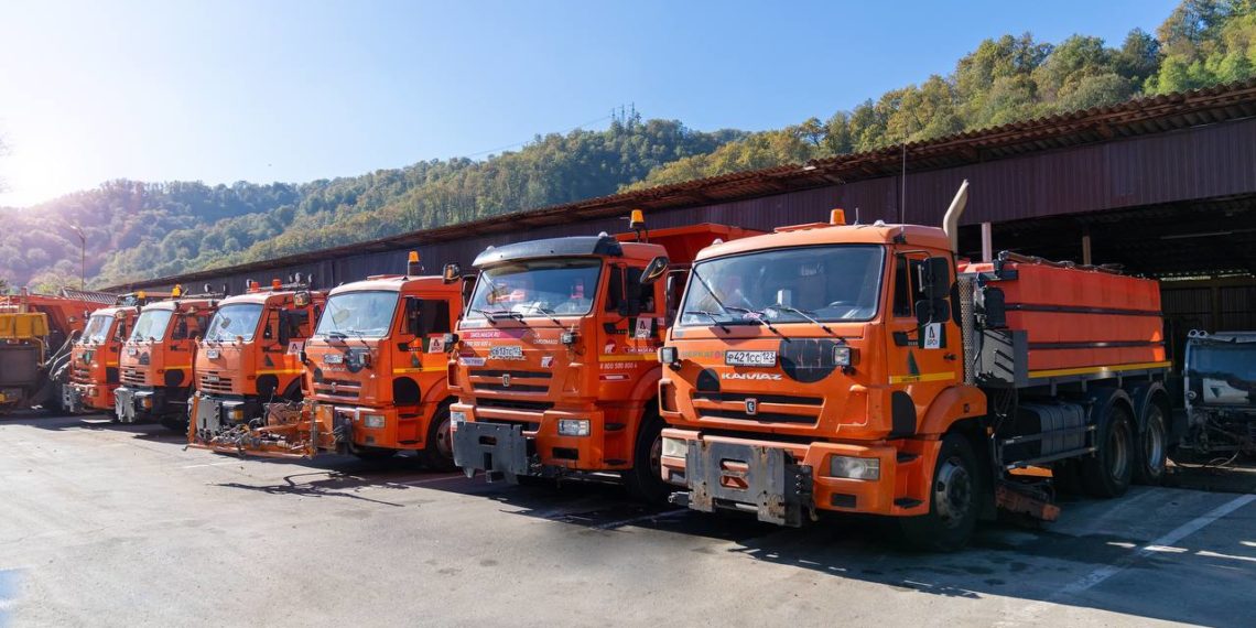 Зимой на дорогах в Сочи будут работать 115 единиц техники