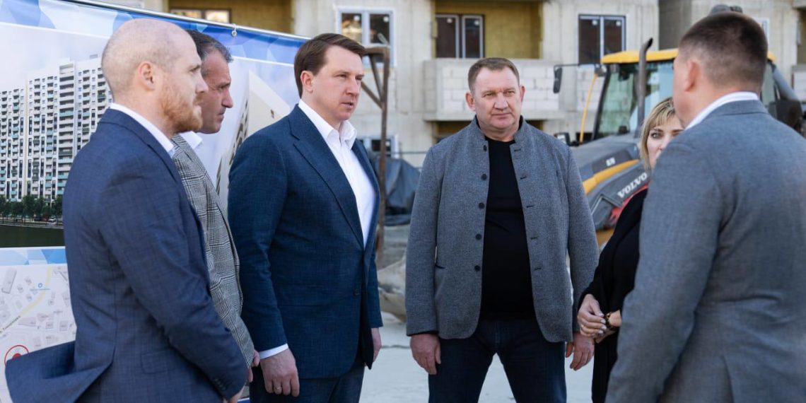 Копайгородский: в Сочи строят многоэтажку для 873 семей переселенцев