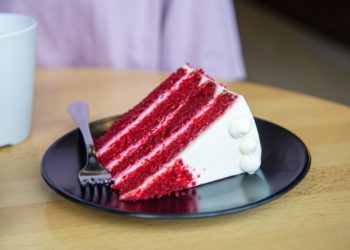 Выяснились подробности попытки отравить 77 российских летчиков тортом в Армавире