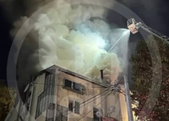 Из горящего дома в Сочи эвакуировали 15 человек