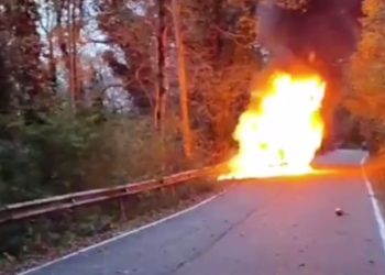 В Сочи сгорел экскурсионный автобус