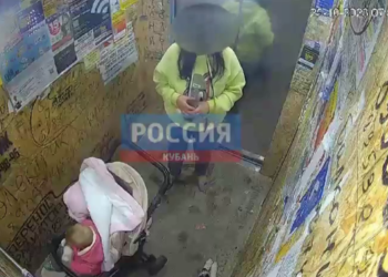 В Краснодаре мать оставила младенца в лифте и пошла утолять жажду из пожрукава